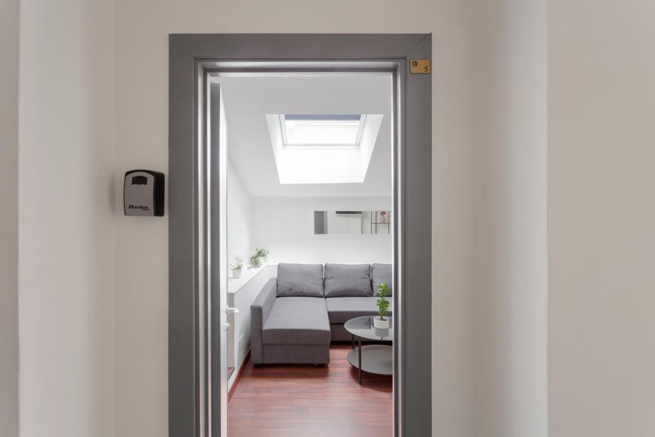 1 Bedroom & 1 Living Room Apt - Duomo 5 Μιλάνο Εξωτερικό φωτογραφία