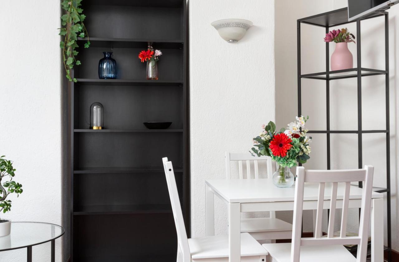 1 Bedroom & 1 Living Room Apt - Duomo 5 Μιλάνο Εξωτερικό φωτογραφία